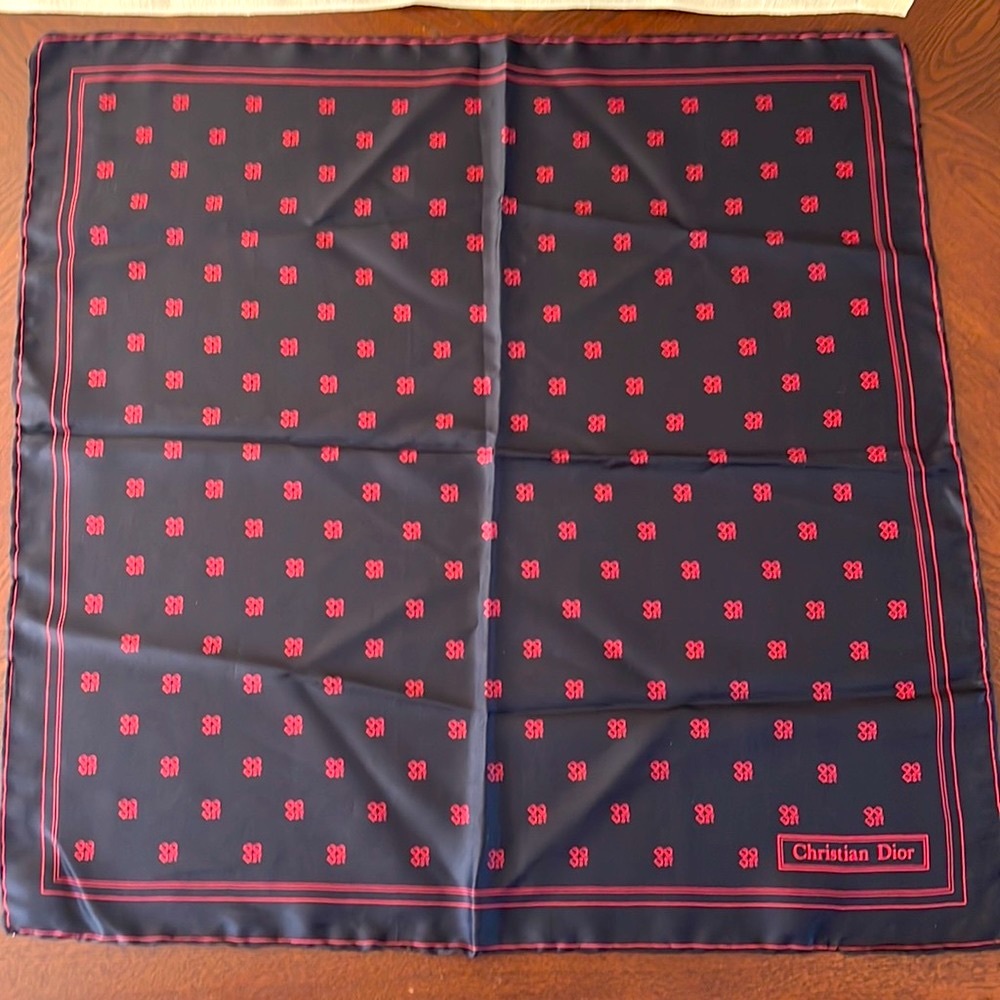 Christian Dior Scarf Size 18,5 X 18,5 in Color Black/Red - Picture 3 of 4